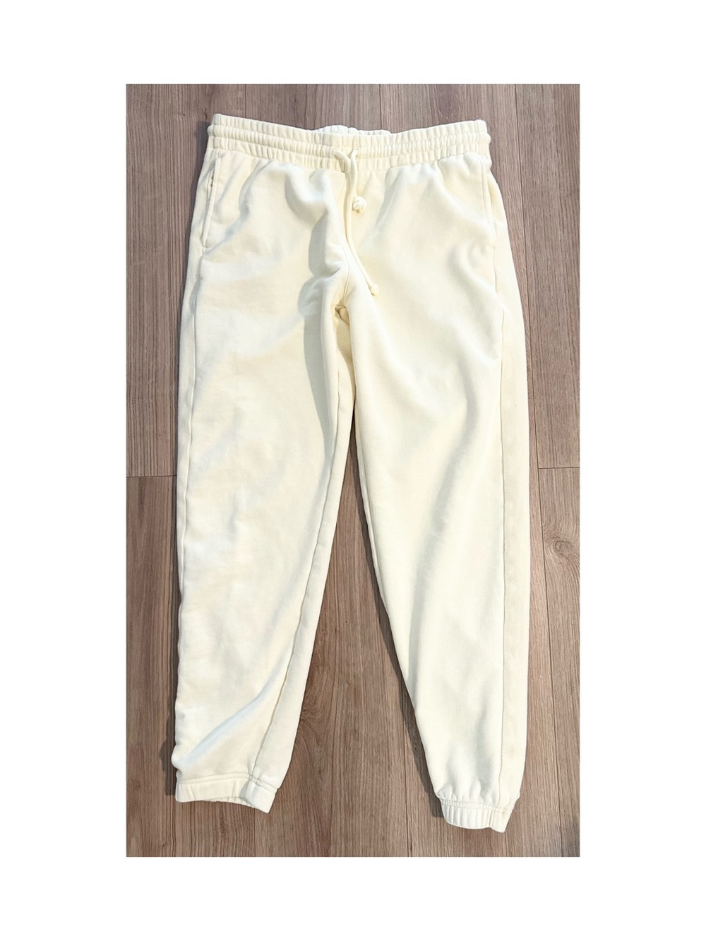 Aritzia Airy AF Butter Yellow Joggers